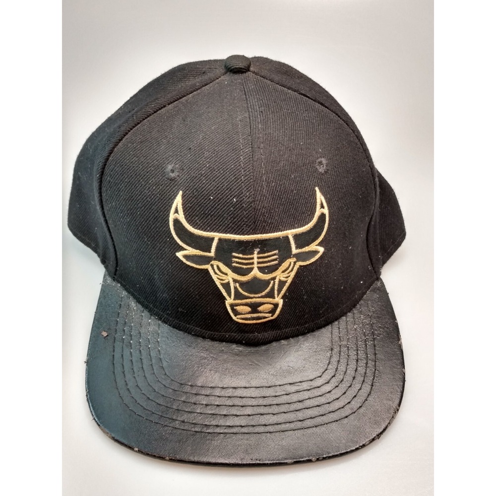 Chicago Bulls Hat Mitchell & Ness Faux leather brim Wool Snapback Black Gold NBA